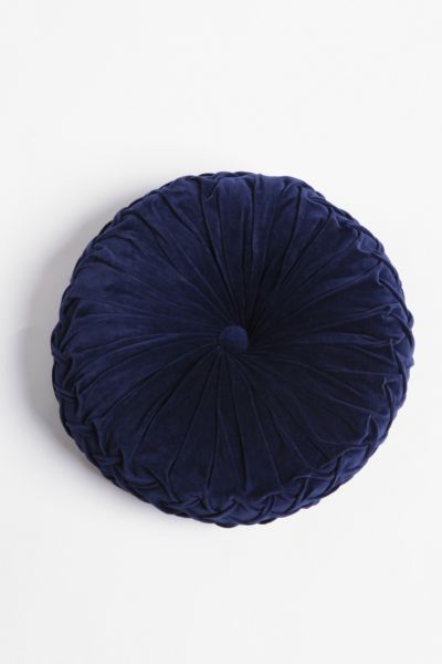 Round Pintuck Pillow