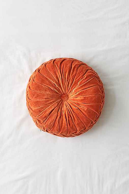 Round Pintuck Pillow