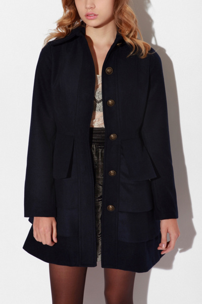 Tiered Lady Coat :  coat crest buttons wooly tiered