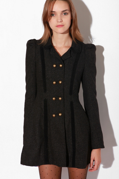 Bonnie Coat  :  coat trimmed brass buttons velvet