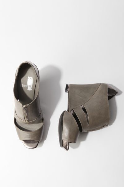 Who We See Zip Peeptoe Wedge