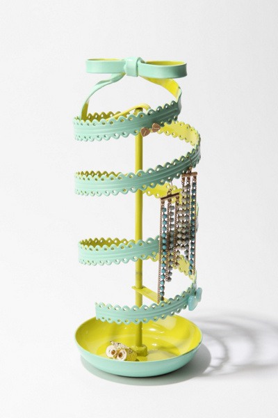 Spinning Ribbon Jewelry Stand