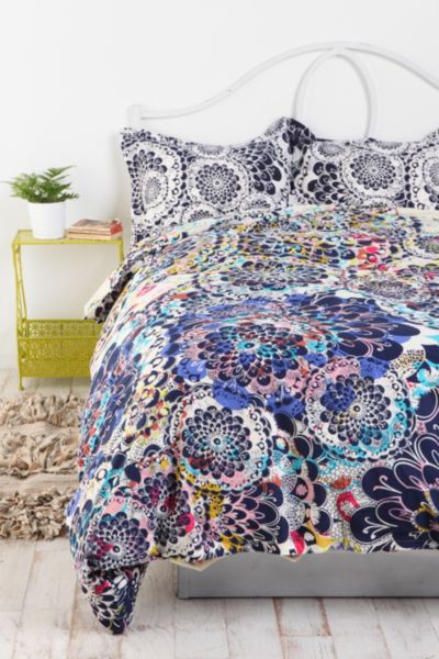 Kaleidoscope Burst Percale Cotton Duvet Cover - Urban Outfitters