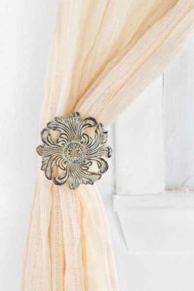 Fleur Curtain Tie-Back - Urban Outfitters