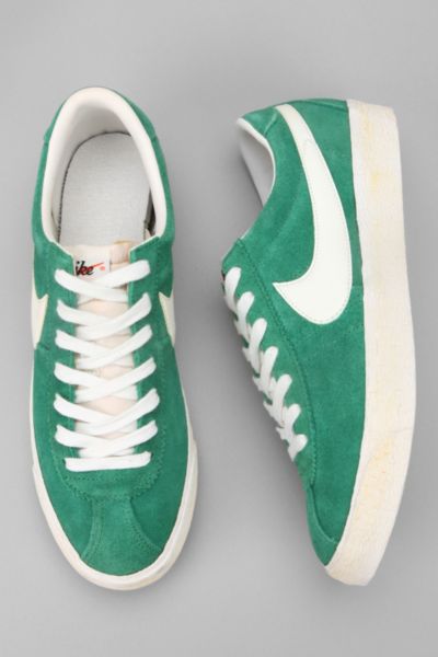 nike vintage style shoes