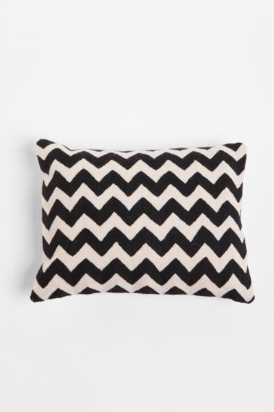 Pillows, Blankets, + Throws | Apartment - Urban Outfitters