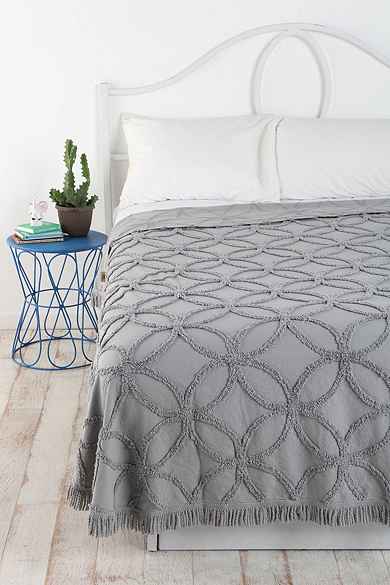 Circle Chain Chenille Coverlet