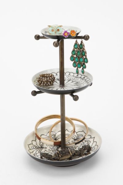 Medallion Jewelry Stand - Urban Outfitters