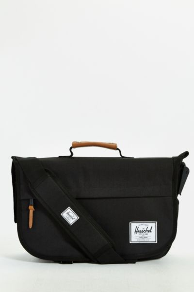 urban outfitters black shoulder bag