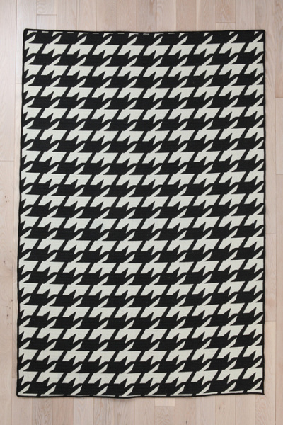 Wool Flat Weave Houndstooth Rug Urban Outfitters