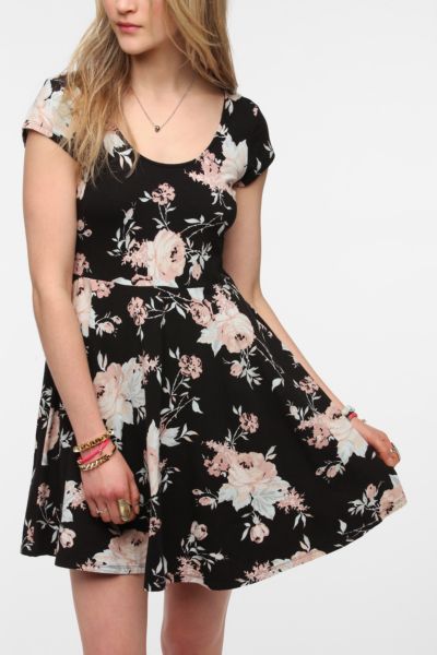 Kimchi Blue Knit Floral Skater Dress - Urban Outfitters