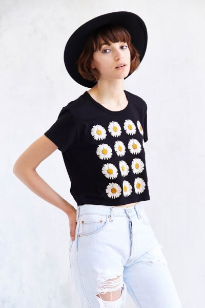 urban outfitters daisy shirt