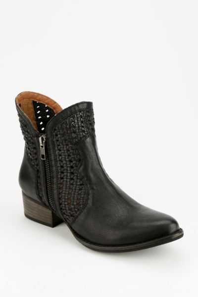 seychelles heart of gold ankle boots