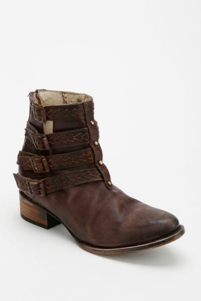 steven lavar boots