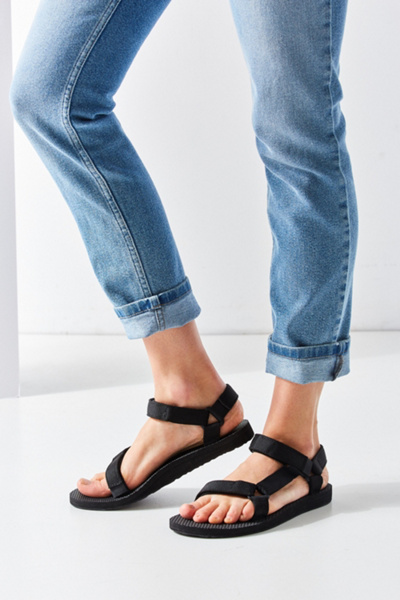 urban outfitters tevas