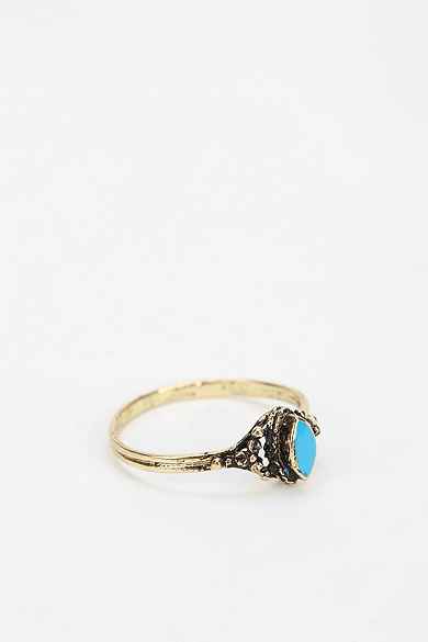 Delicate Sculpted Ring