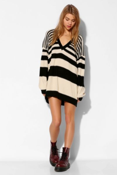 BDG Boyfriend VNeck Sweater