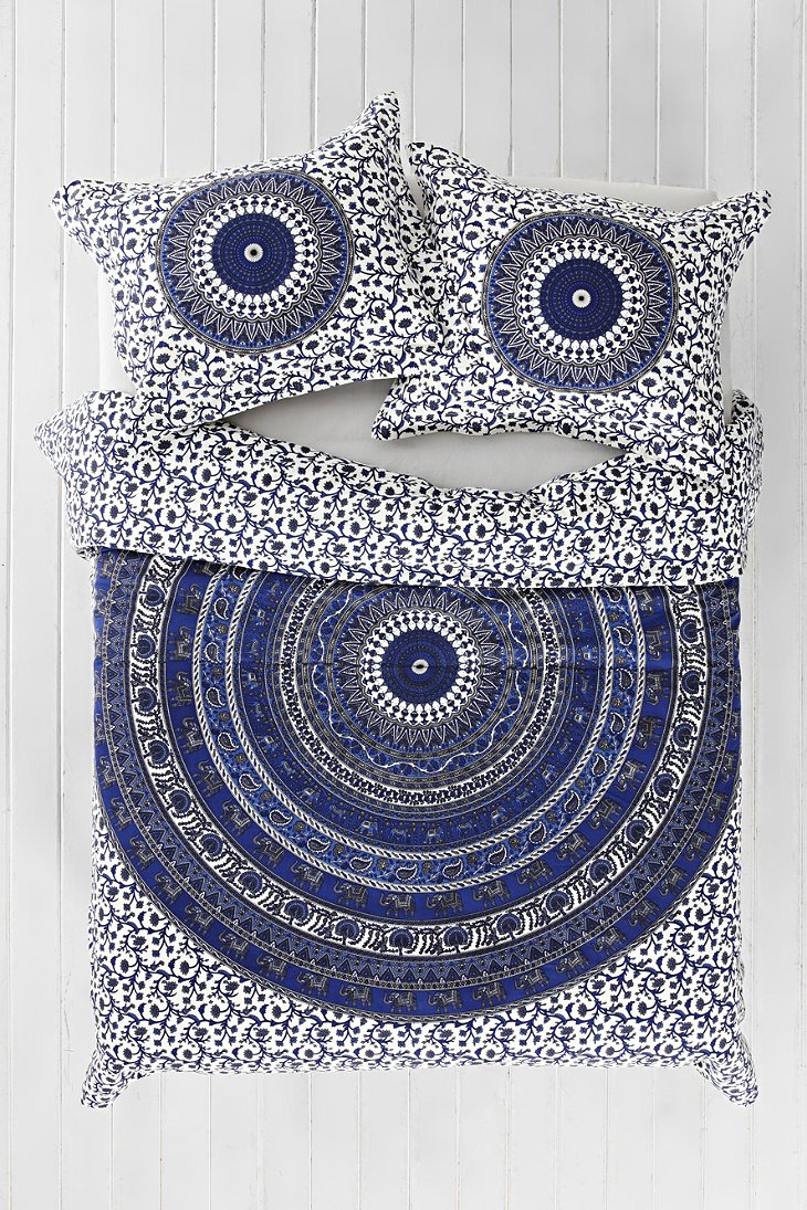 Seen On Tumblr Bedroomdecor Bedding Comforter Bedsidetable