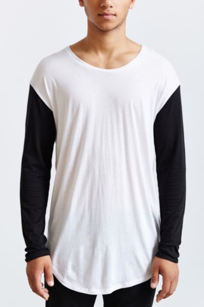 Feathers Curved Drop-Tail Long Tee - Urban Outfitters