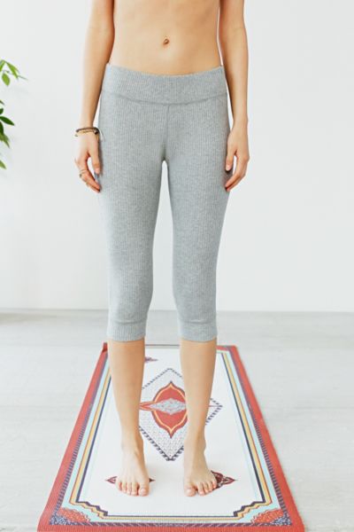 Alo Yoga Ribbed Capri Pant - Urban Outfitters