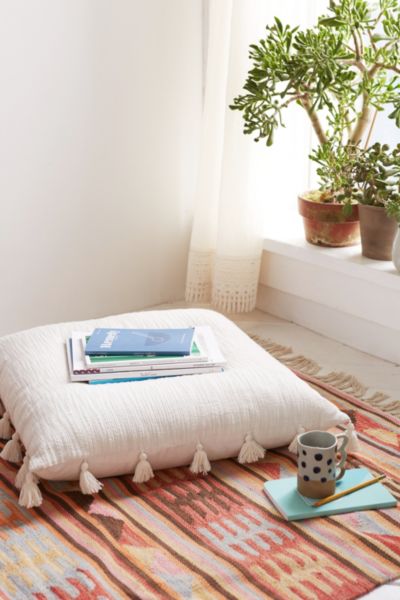 Pillows, Blankets, + Throws | Apartment - Urban Outfitters