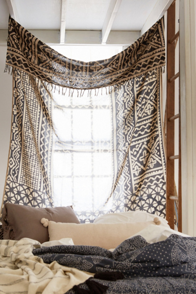 4040 Locust Traditional Gauze Tapestry