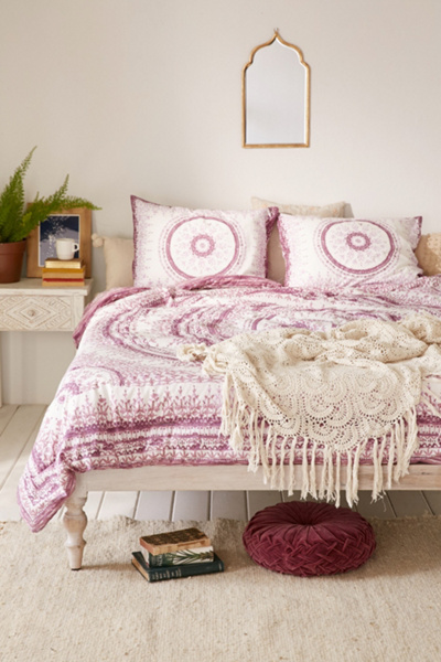 Plum & Bow Effie Medallion Comforter Urban Outfitters