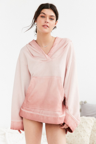 Lounge Tops + Sweatshirts for Women - Urban Outfitters