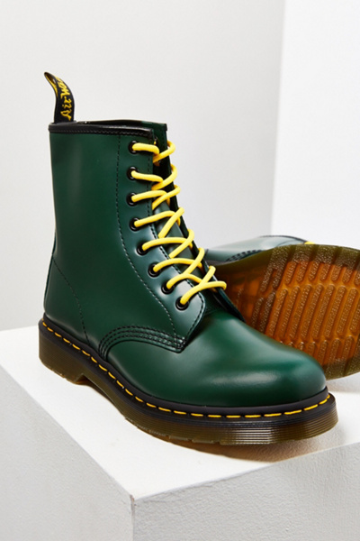 DR. MARTENS - Urban Outfitters