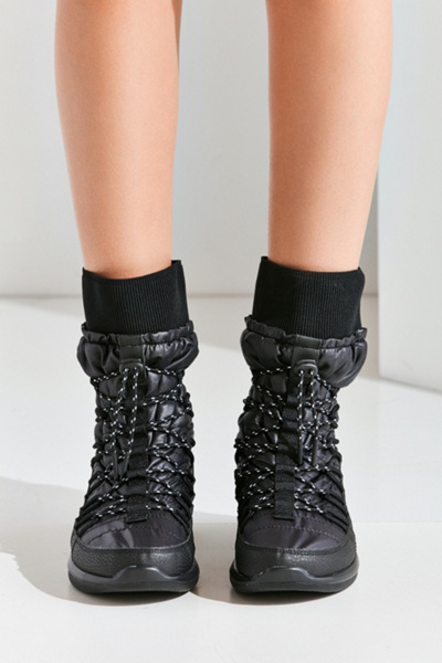 nike roshe two hi flyknit sneakerboot