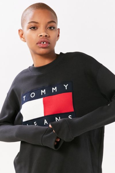 black tommy jeans jumper