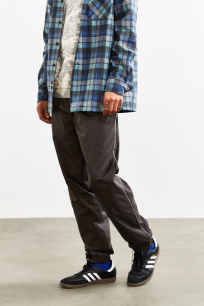 urban outfitters cargo joggers