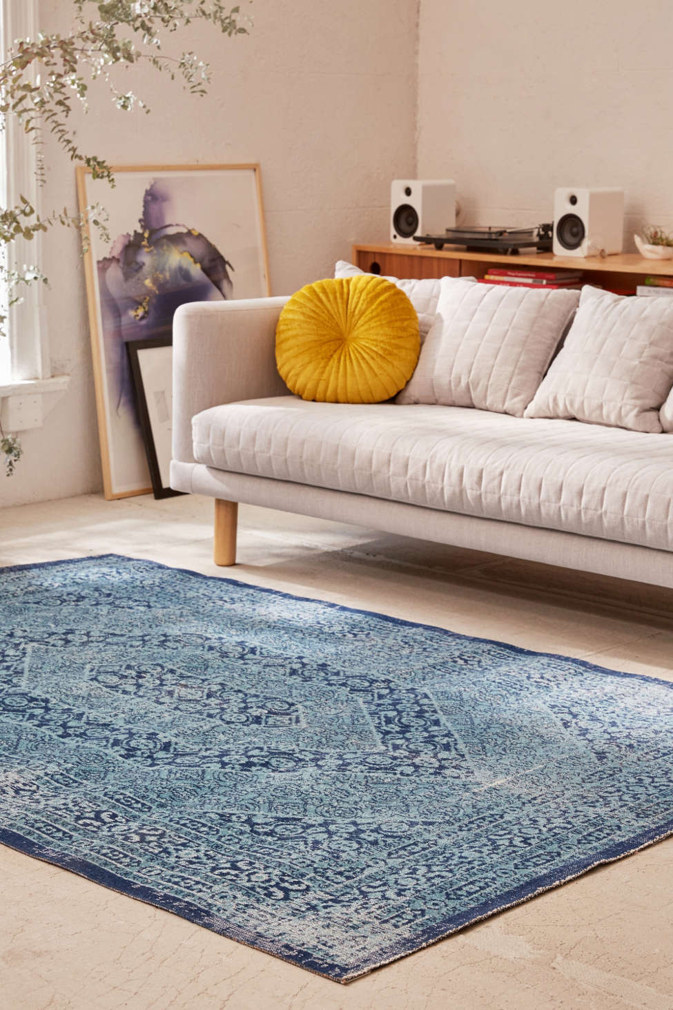 Marnie Distressed Tufted Rug - Urban Outfitters