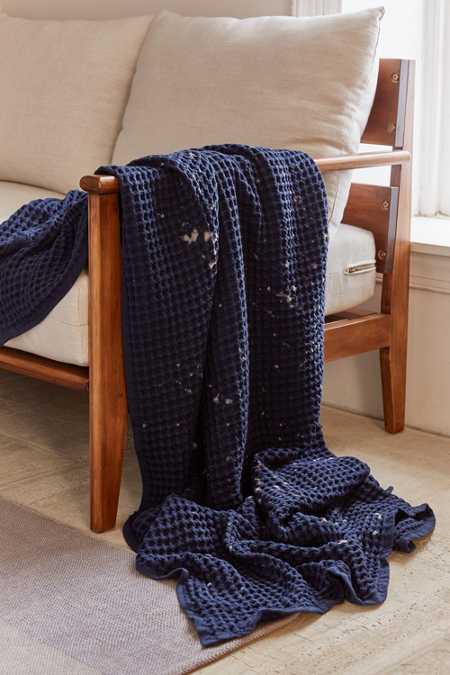 Throw Pillows + Blankets - Urban Outfitters