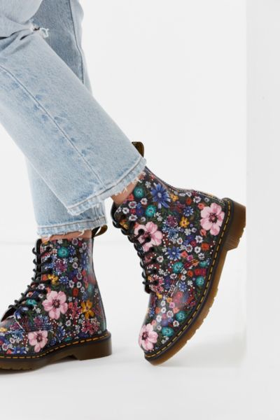 dr martens 1460 urban outfitters