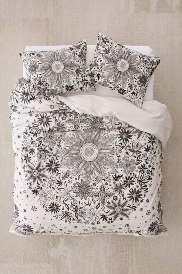 Louise Femme Medallion Duvet Cover Urban Outfitters 2019 Trends