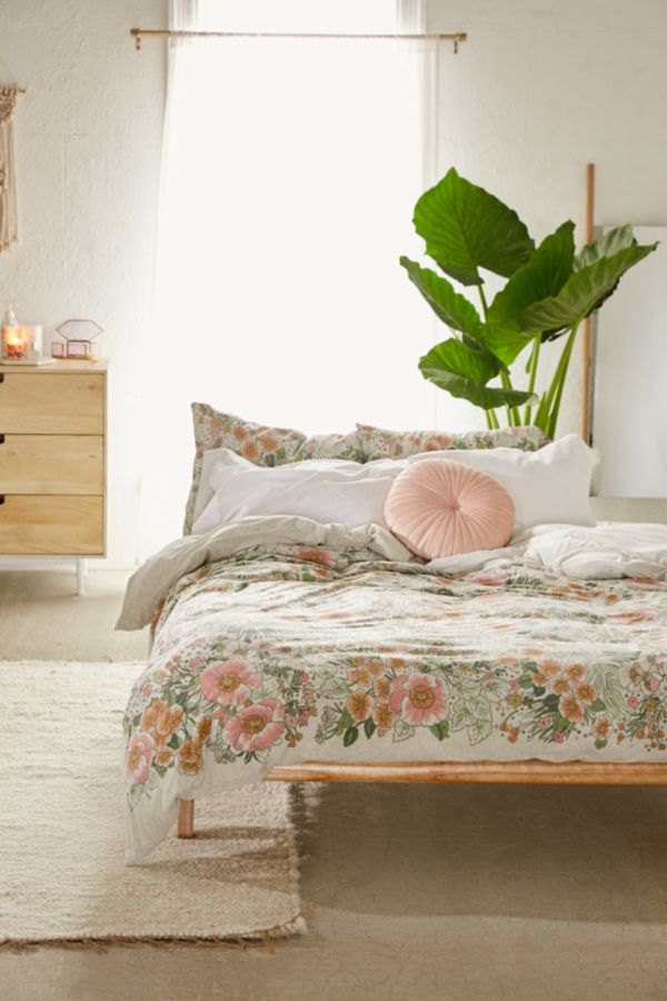 Mila Sketched Floral Duvet Set Urban Outfitters 2019 Trends Xoosha