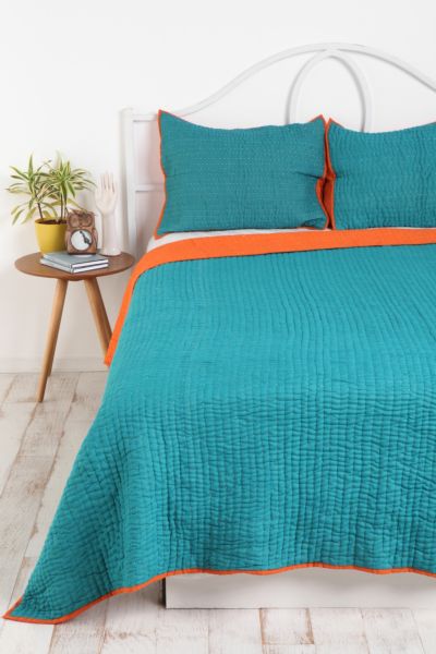 UrbanOutfitters  Solid Seed Stitch Quilt