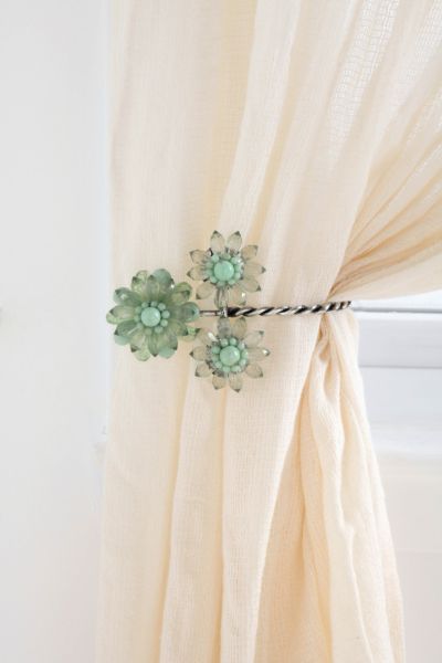 Triple Beaded Flower Tie Back