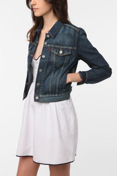 UrbanOutfitters  Levis Trucker Jacket   Light Wash