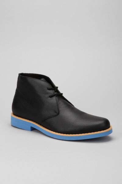 UrbanOutfitters  Leather Buck Chukka Boot