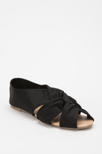 UrbanOutfitters  Deena & Ozzy Neoprene Twisted Skimmer