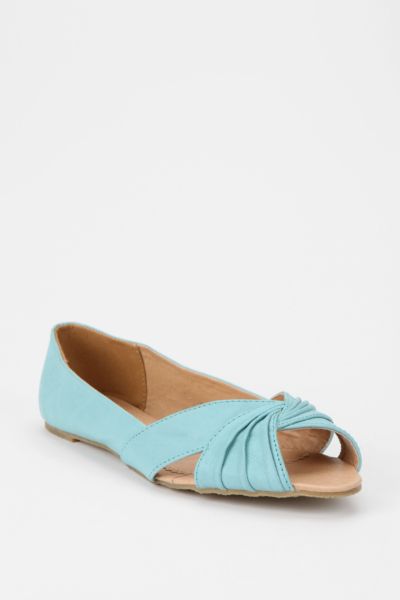 Kimchi Blue Twist Peep Toe Skimmer