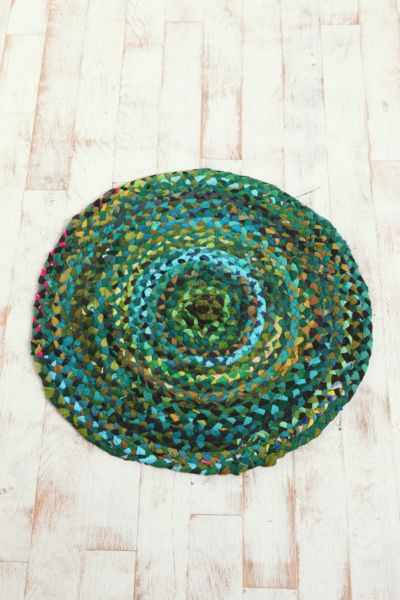 36 Round Chindi Braided Rug   Urban Outfitters