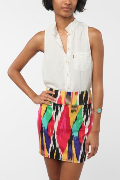 Levis Daphne Sleeveless Button Down Shirt   Urban Outfitters