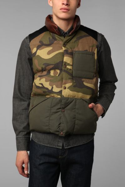 Penfield Black Bear Outback Camo Vest - Urban Outfitters