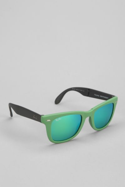 Ray-Ban Matte Folding Wayfarer Sunglasses - Urban Outfitters