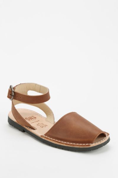 PONS Avarcas 521 Classic Ankle-Strap Sandal - Urban Outfitters