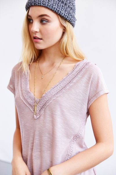 Kimchi Blue Chevron Lace V-Neck Tee - Urban Outfitters