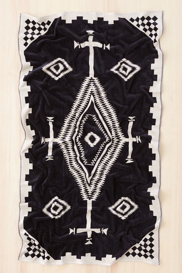Slide View: 1: Pendleton Los Ojos Oversized Jacquard Towel